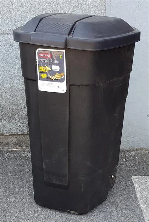 Fodertunna svart 110 liter